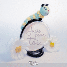 Chenille colorée pour un message tendre